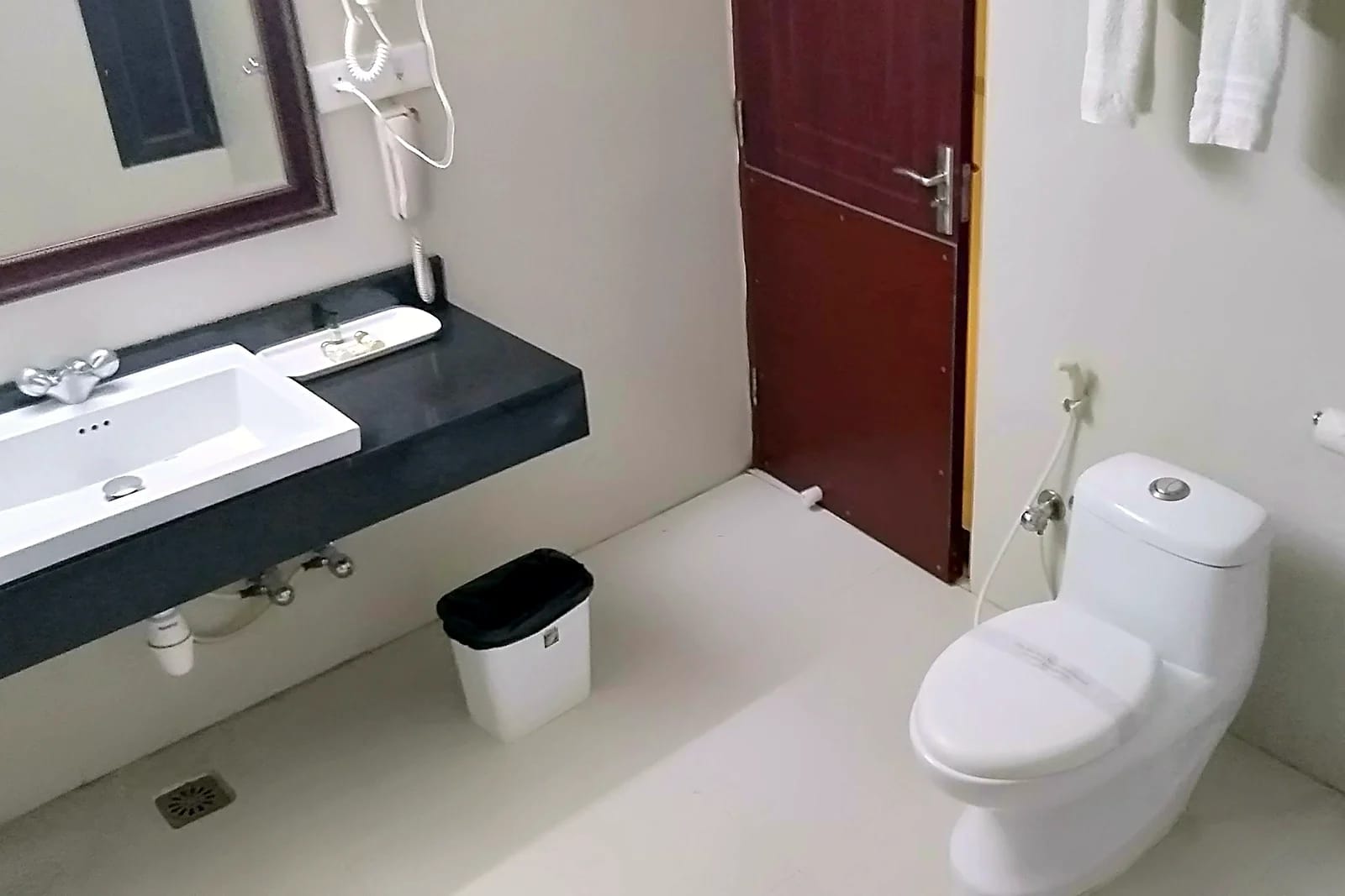 KR Inn Manyata — Bathroom