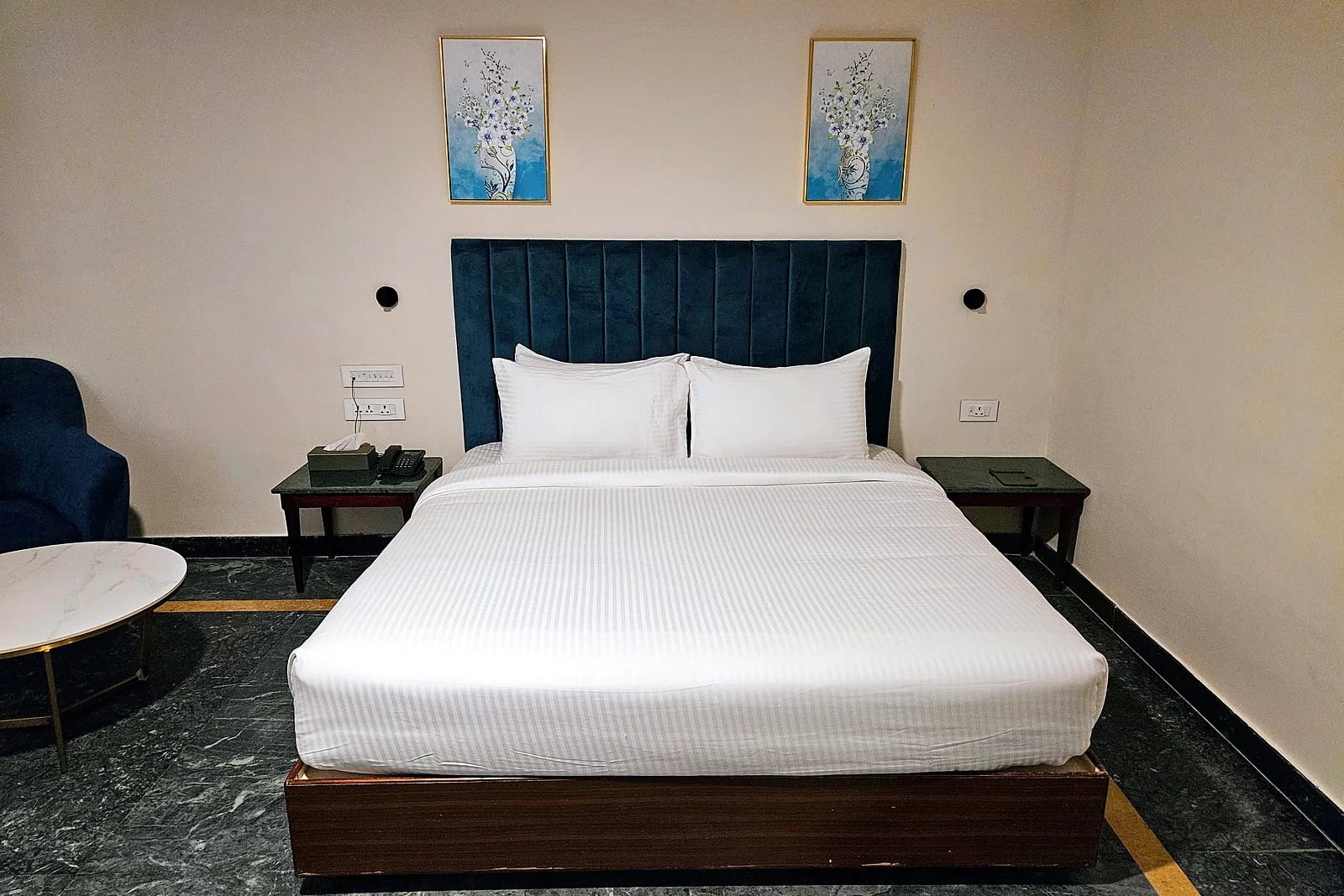 KR Inn Narasapura — Room, king bed