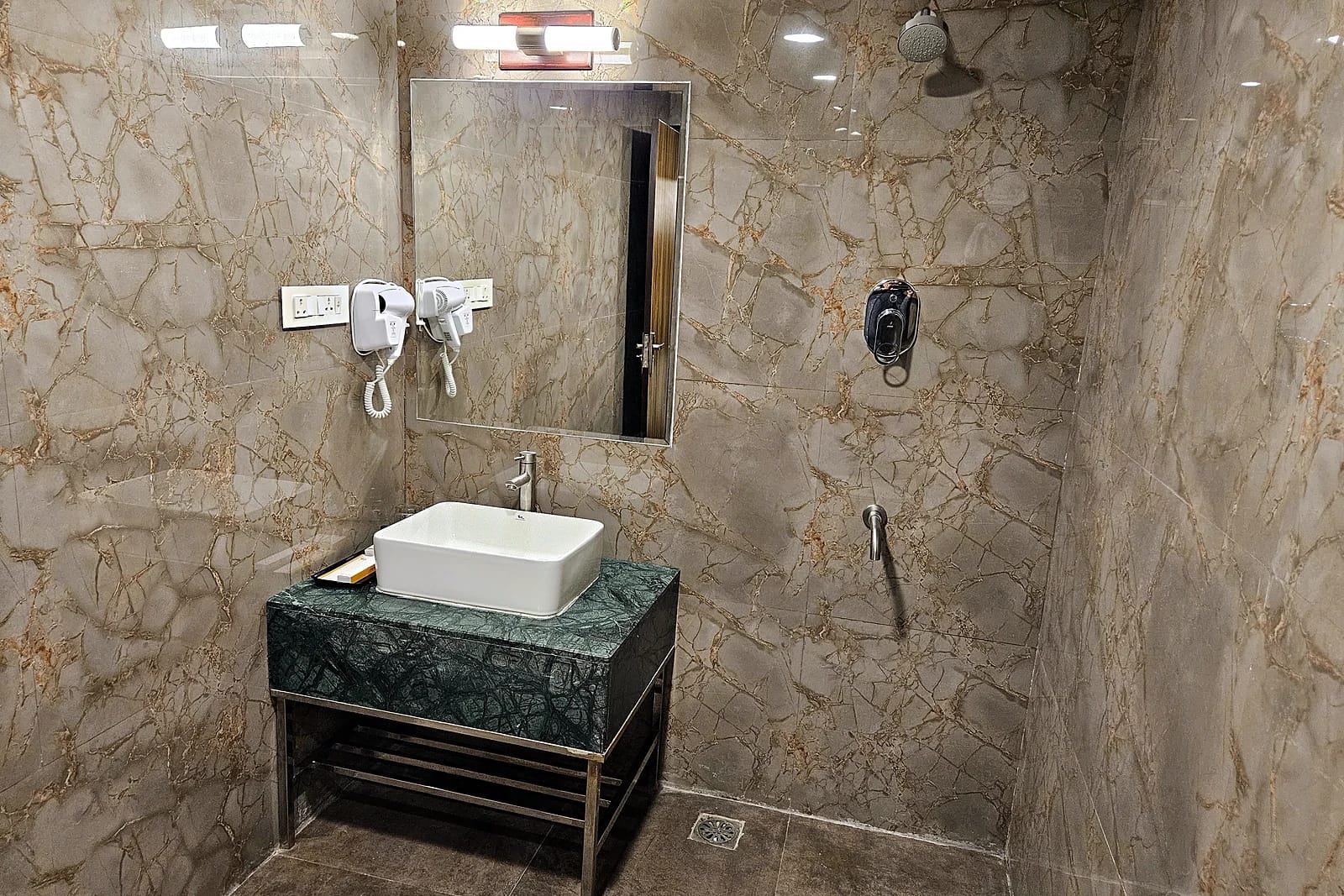 KR Inn Narasapura — Bathroom, rain shower
