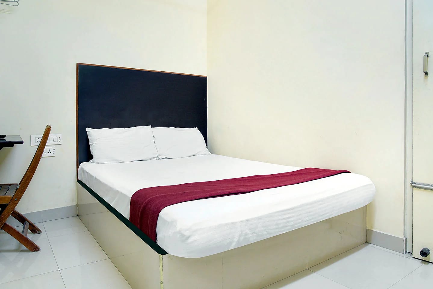 Nisarga Inn Tinfactory — Deluxe room, double bed