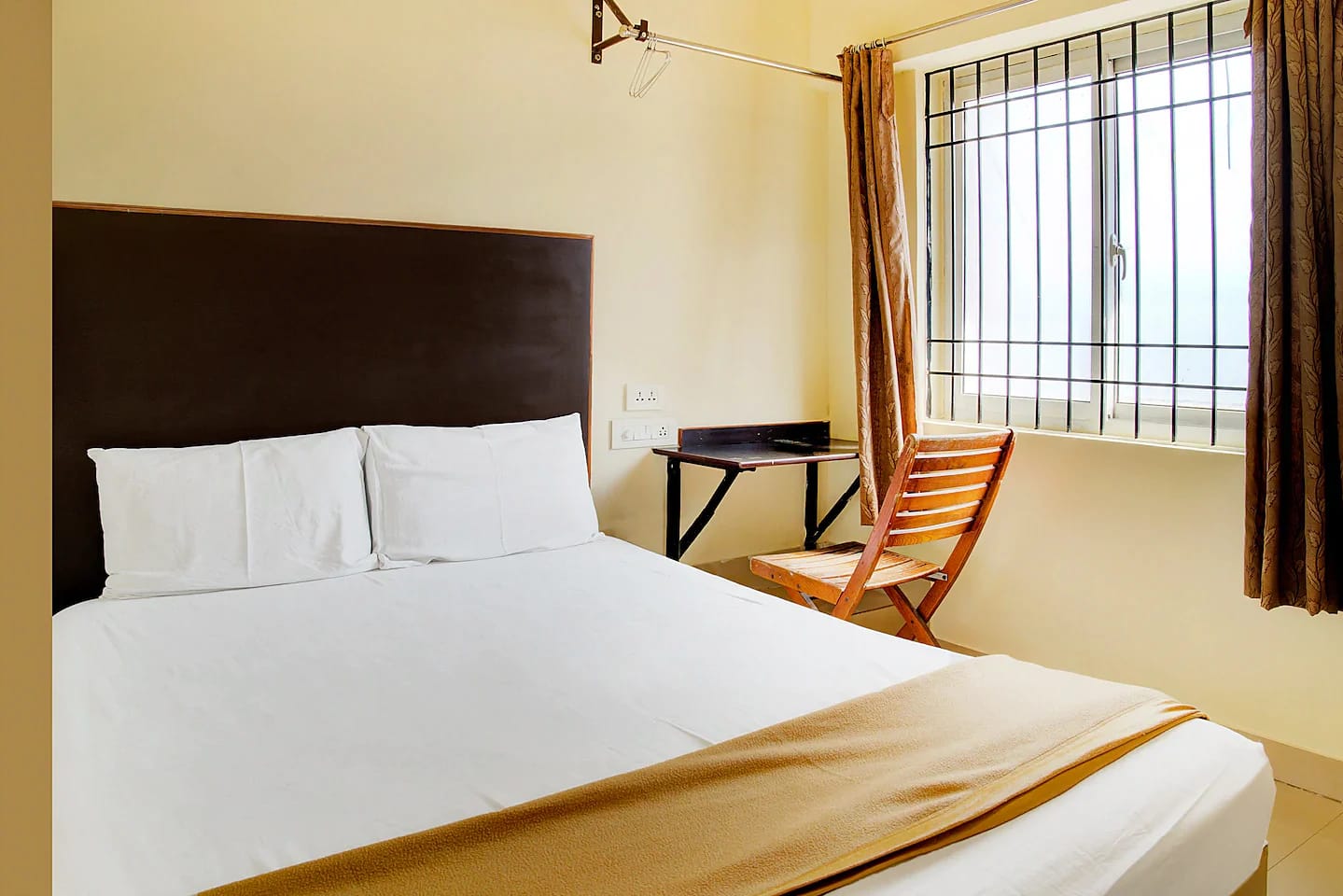 Nisarga Inn Tinfactory — Deluxe AC room