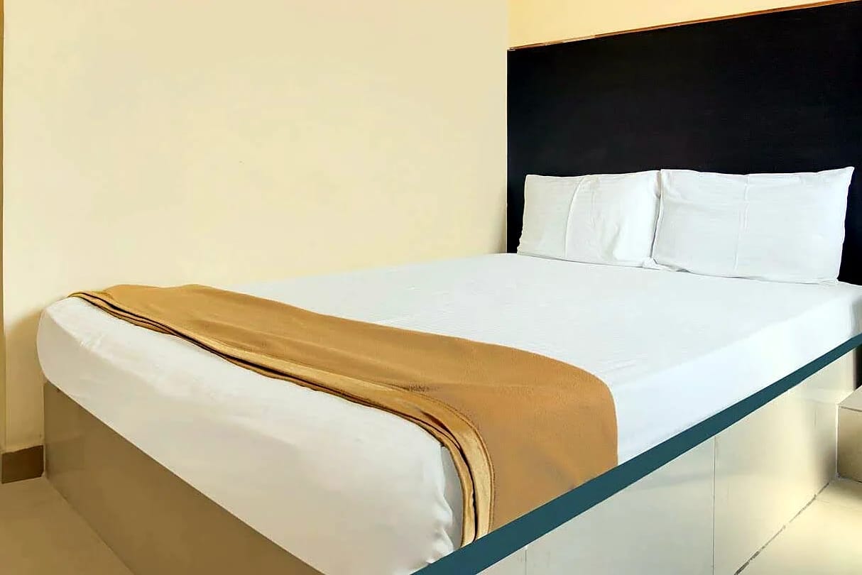 Nisarga Inn Tinfactory — Deluxe AC room