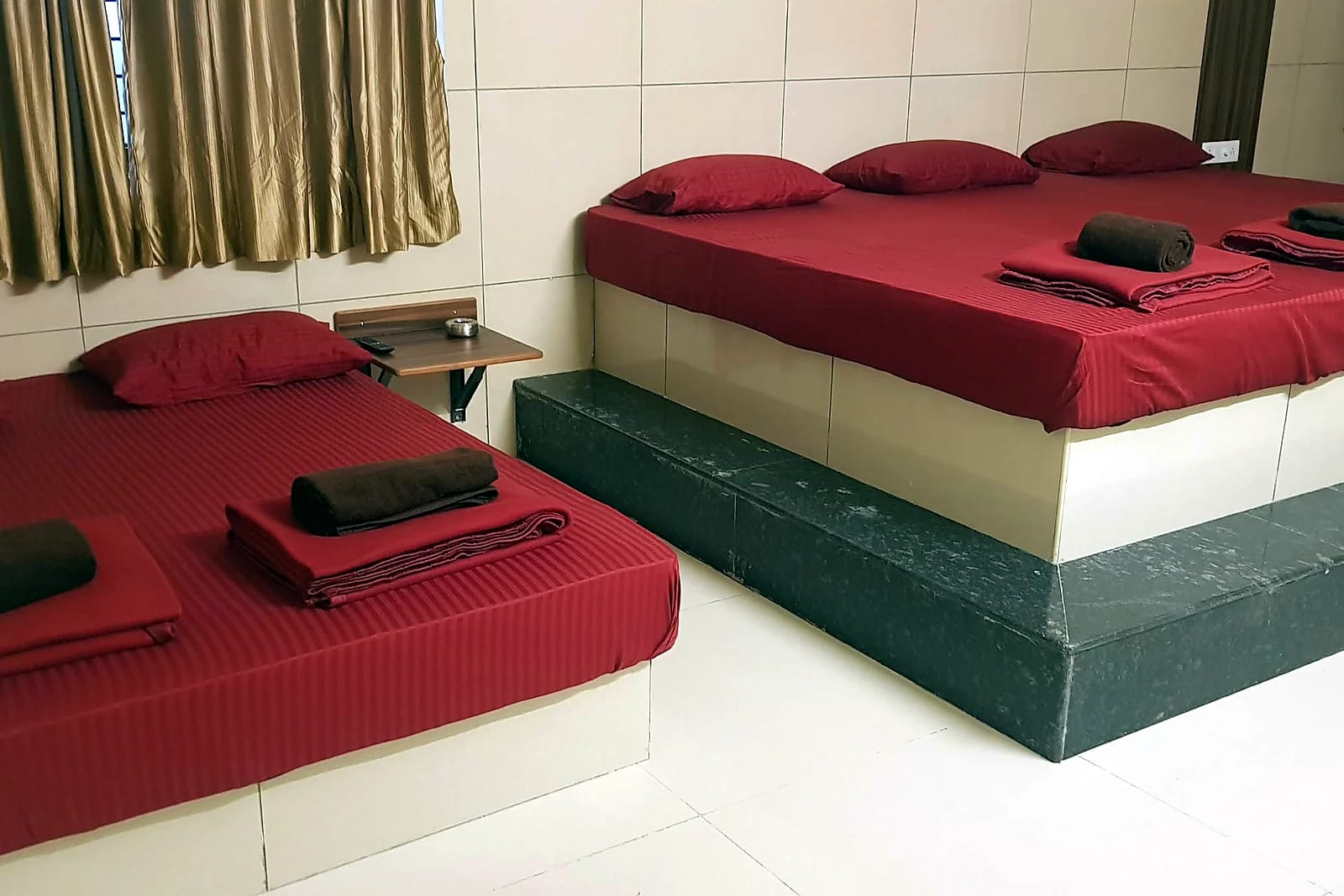 Nisarga Inn Grand — Multi-bed room